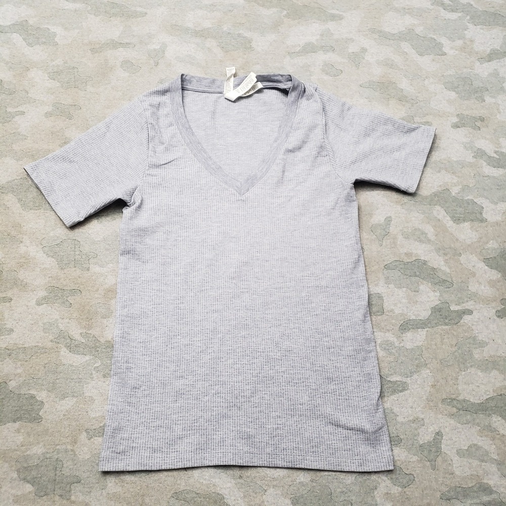 Athleta Top Womens Small Gray V-Neck Short Sleeve Fitness Yoga Activewear